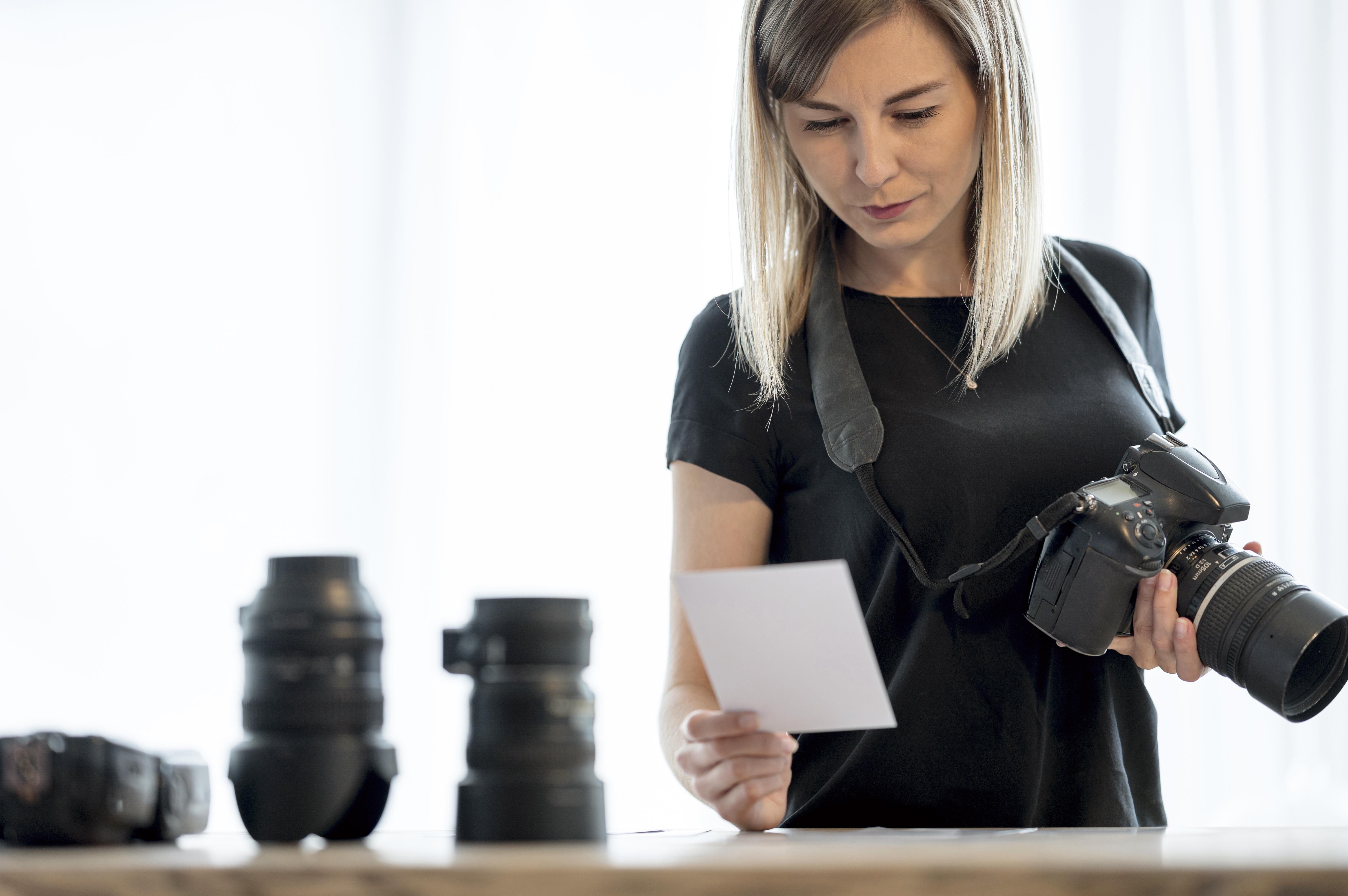 Beeld met een document over de prijs van fotografie