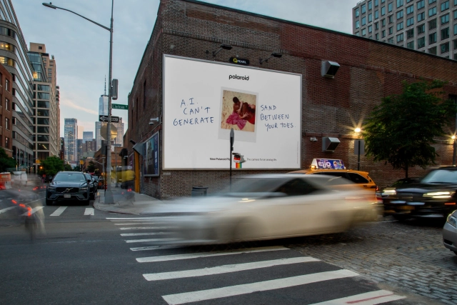 © Polaroid 